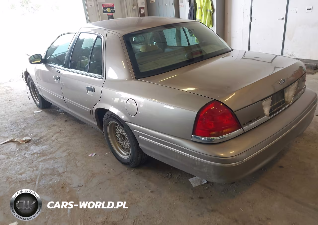 2002 Ford Crown Victoria Lx VIN:2FAFP74W72X110633 - 3