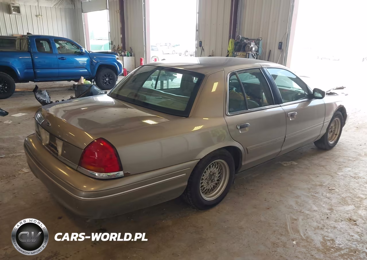 2002 Ford Crown Victoria Lx VIN:2FAFP74W72X110633 - 4