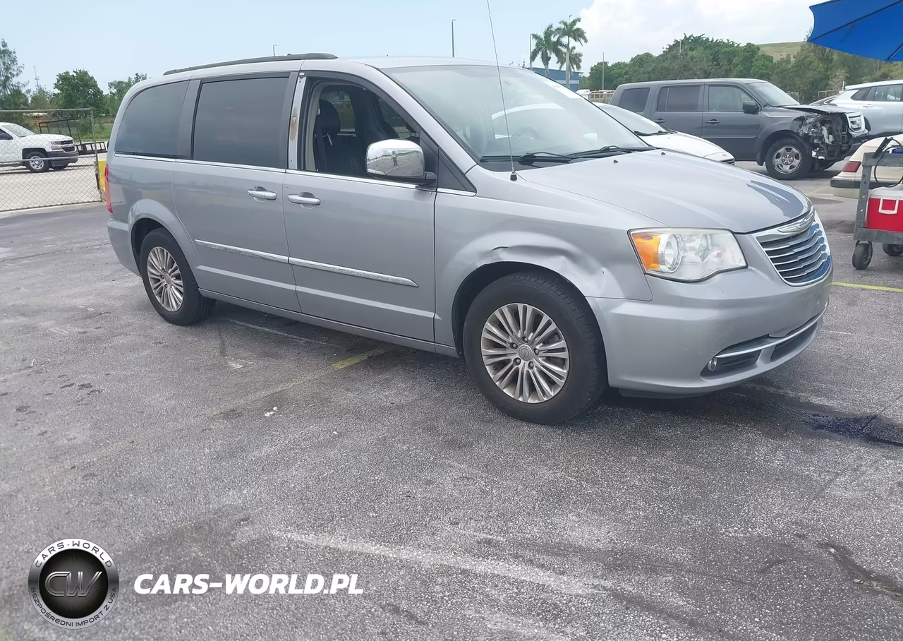 2015 Chrysler Town & Country Touring-L – zdjęcie 1 z 17