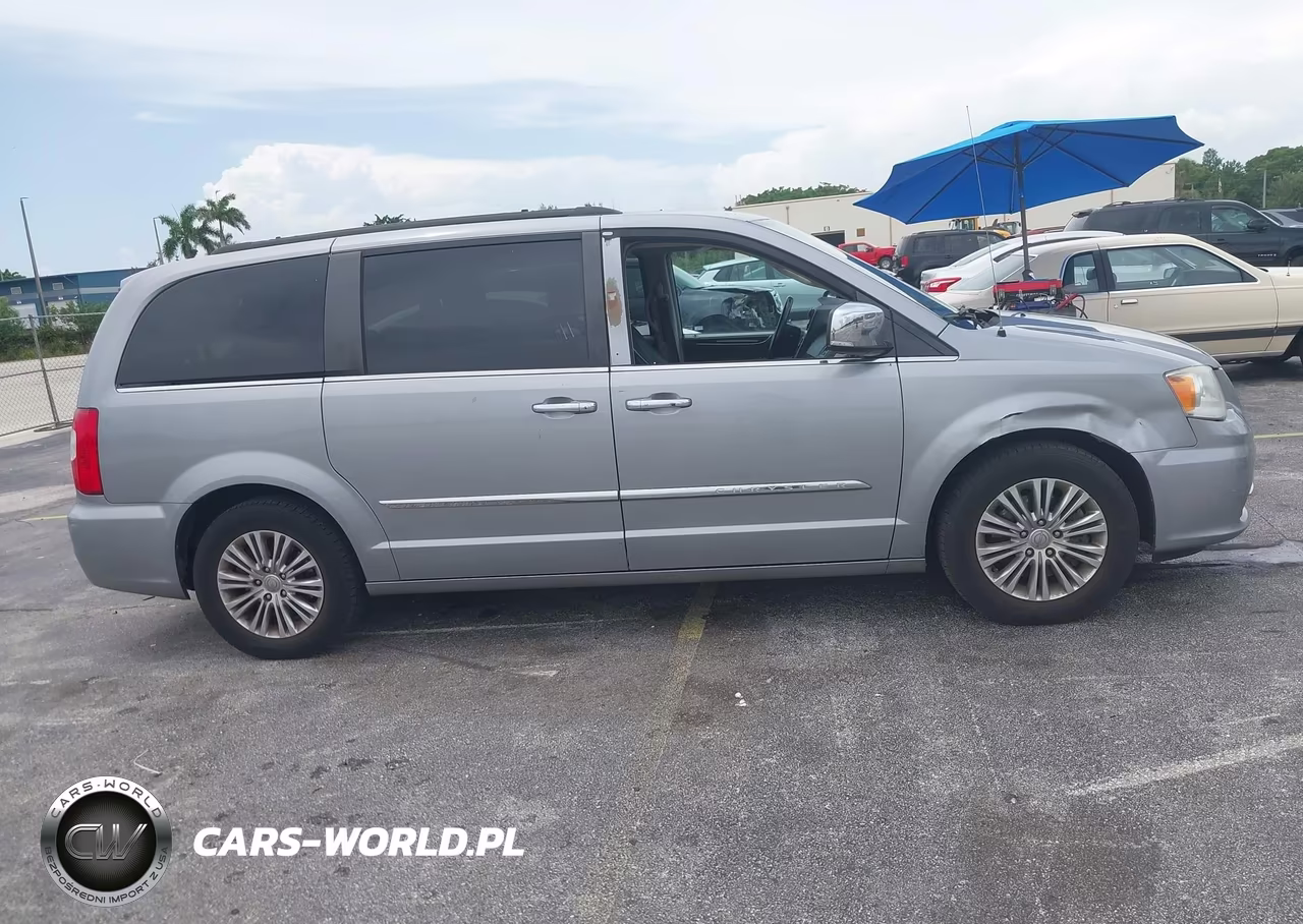 2015 Chrysler Town & Country Touring-L VIN:2C4RC1CG1FR673620 - 13