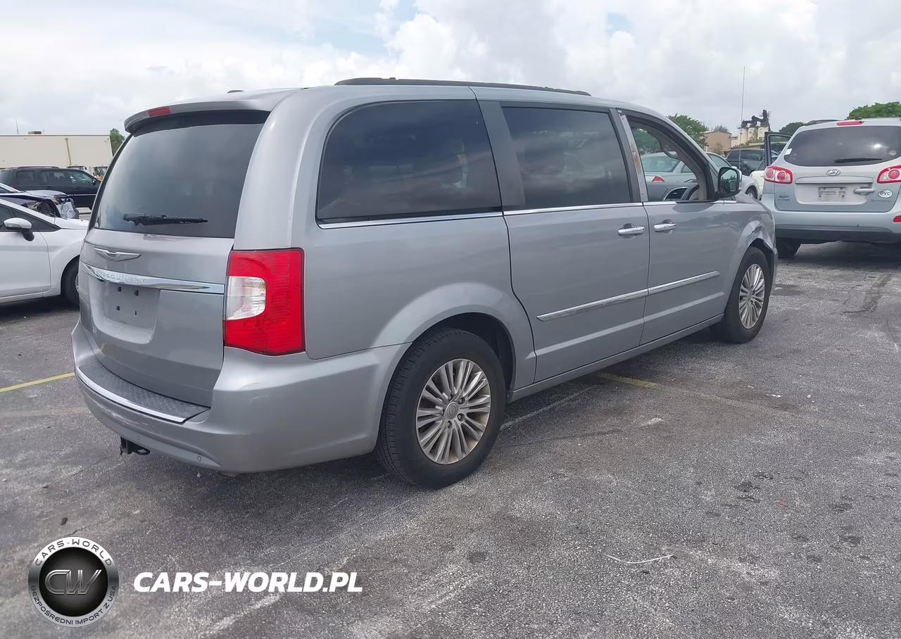 2015 Chrysler Town & Country Touring-L VIN:2C4RC1CG1FR673620 - 4