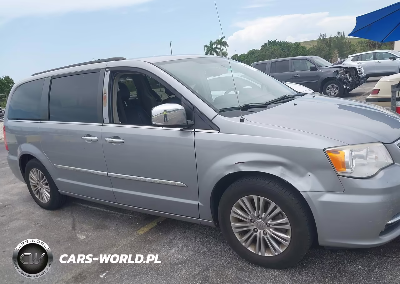 2015 Chrysler Town & Country Touring-L VIN:2C4RC1CG1FR673620 - 6