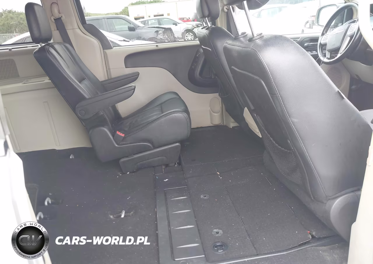 2015 Chrysler Town & Country Touring-L VIN:2C4RC1CG1FR673620 - 8