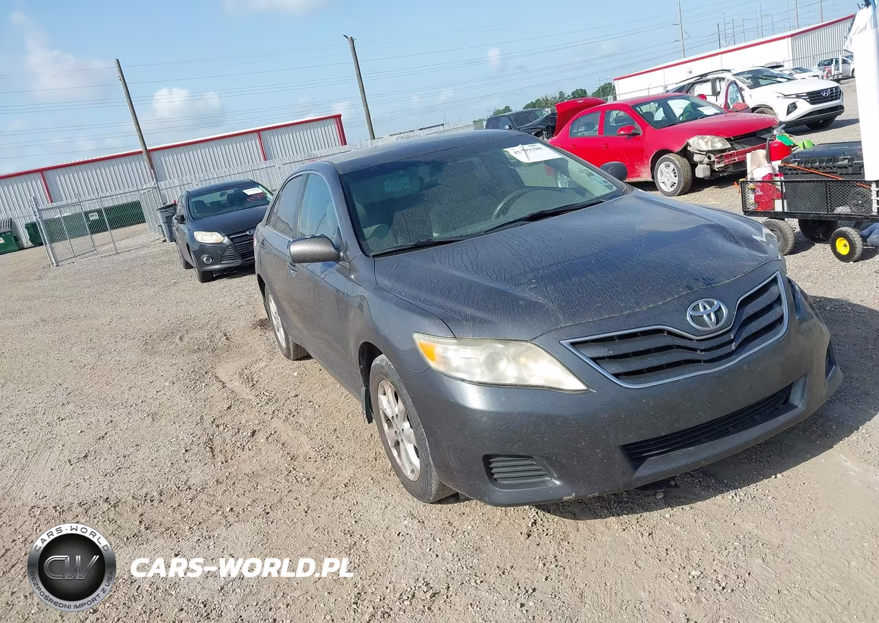 2011 Toyota Camry Le – zdjęcie 1 z 17