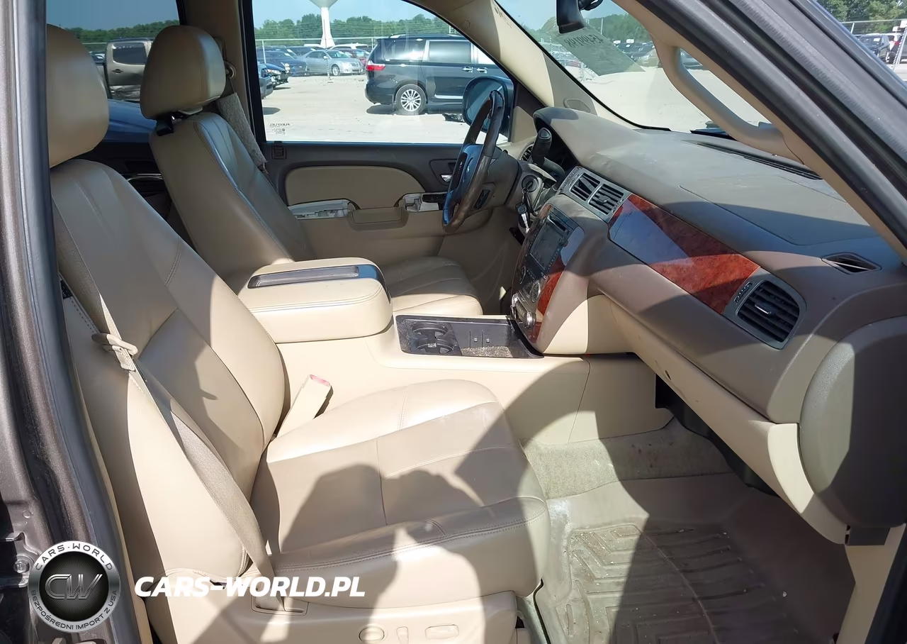 2013 Chevrolet Tahoe Lt VIN:1GNSKBE0XDR366032 - 5