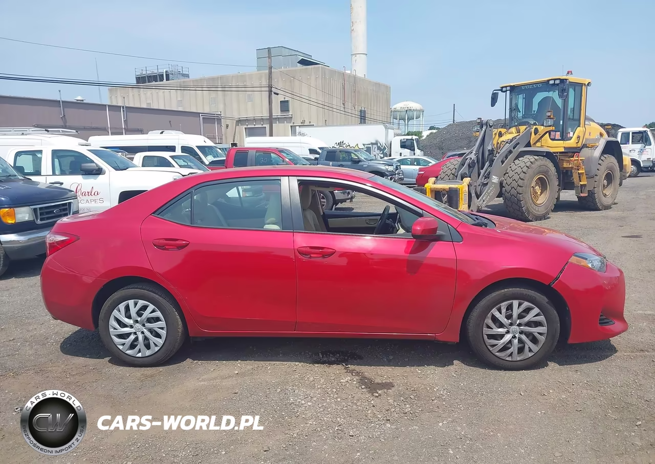 2017 Toyota Corolla Le VIN:2T1BURHE0HC812062 - 13