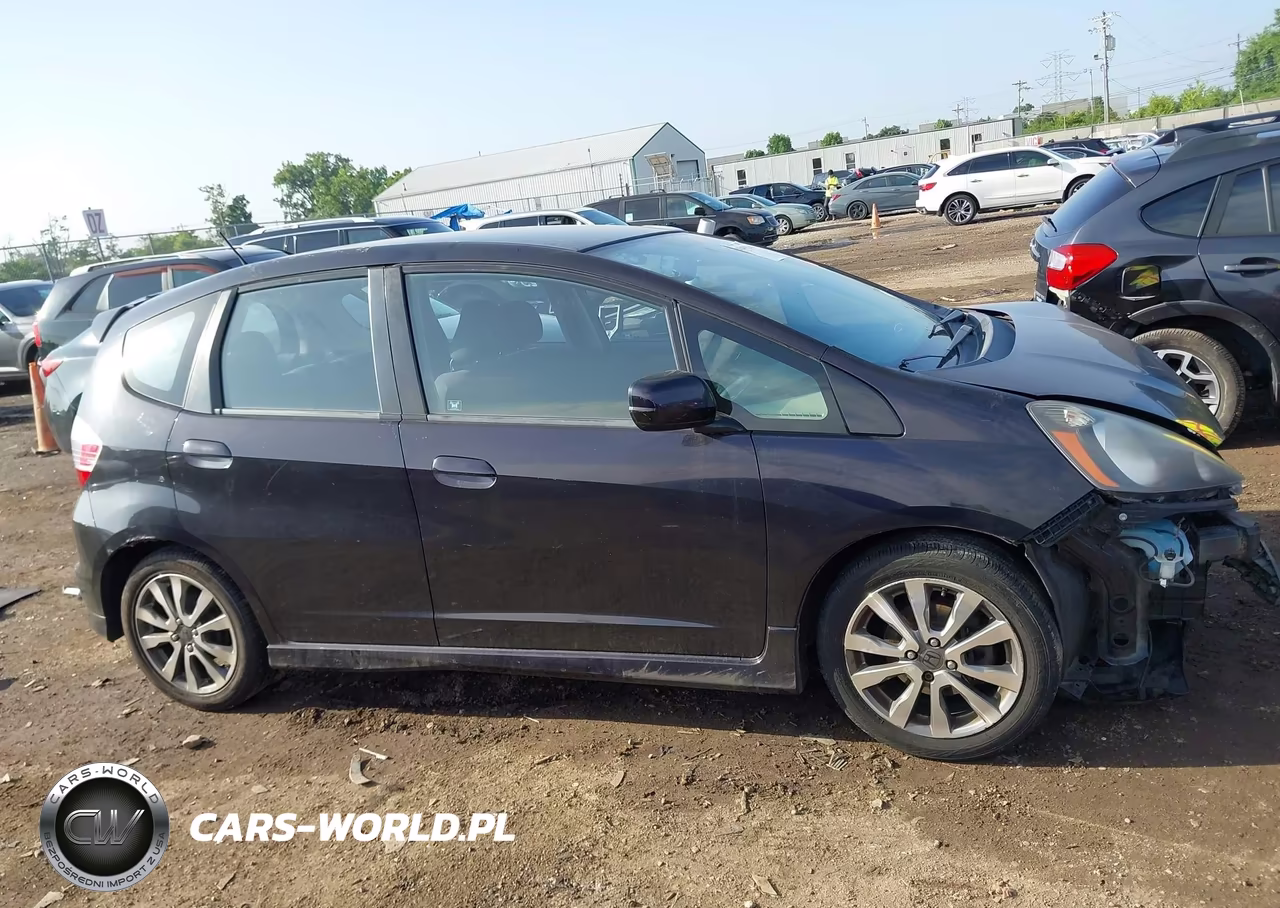 2013 Honda Fit Sport VIN:JHMGE8H54DC049476 - 13