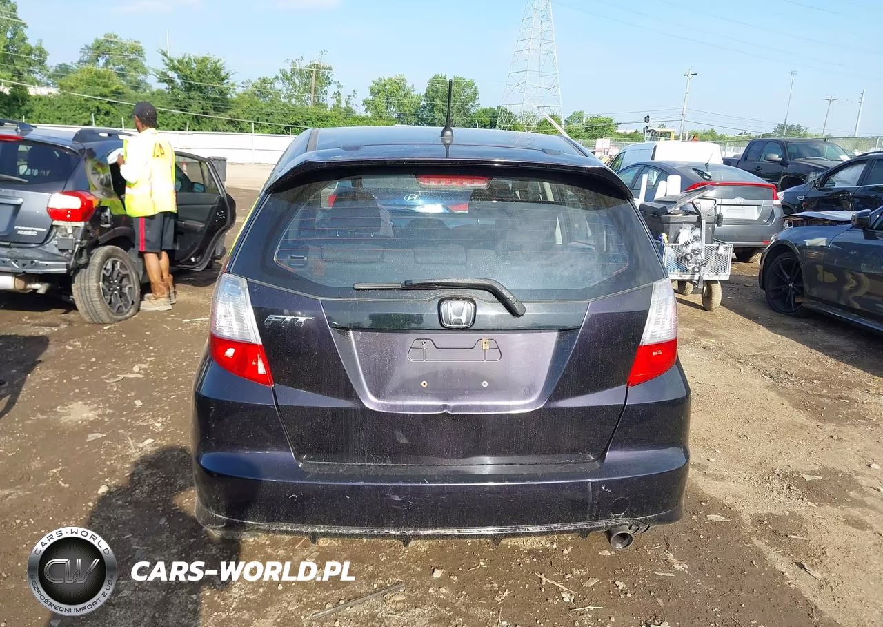 2013 Honda Fit Sport VIN:JHMGE8H54DC049476 - 16