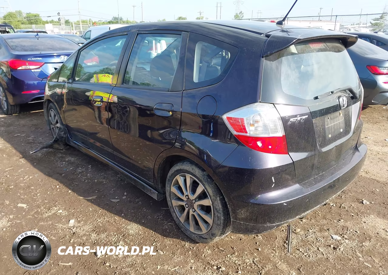 2013 Honda Fit Sport VIN:JHMGE8H54DC049476 - 3
