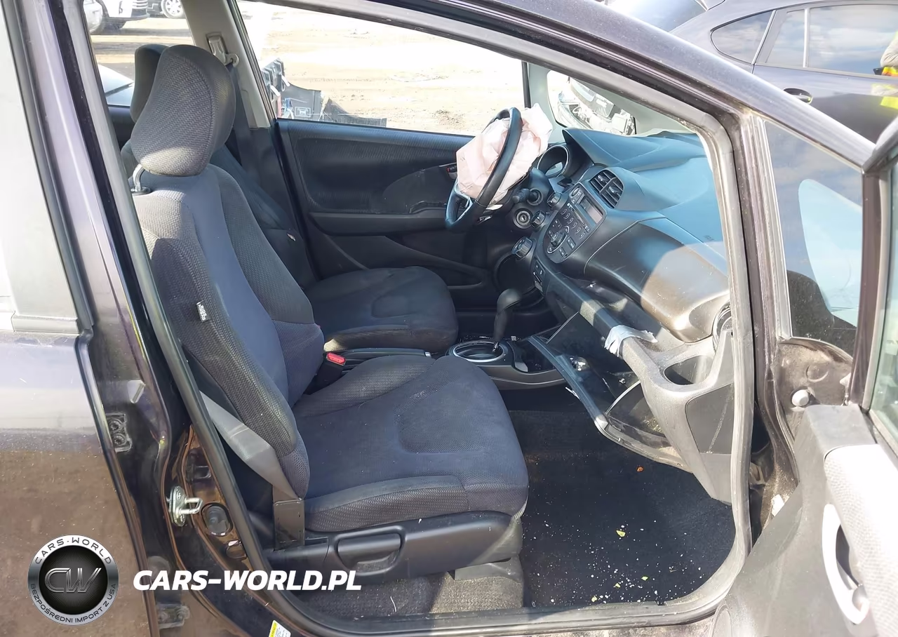 2013 Honda Fit Sport VIN:JHMGE8H54DC049476 - 5