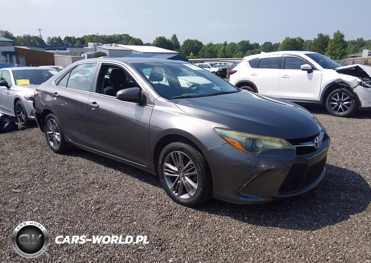 2015 Toyota Camry Le – zdjęcie 1 z 16
