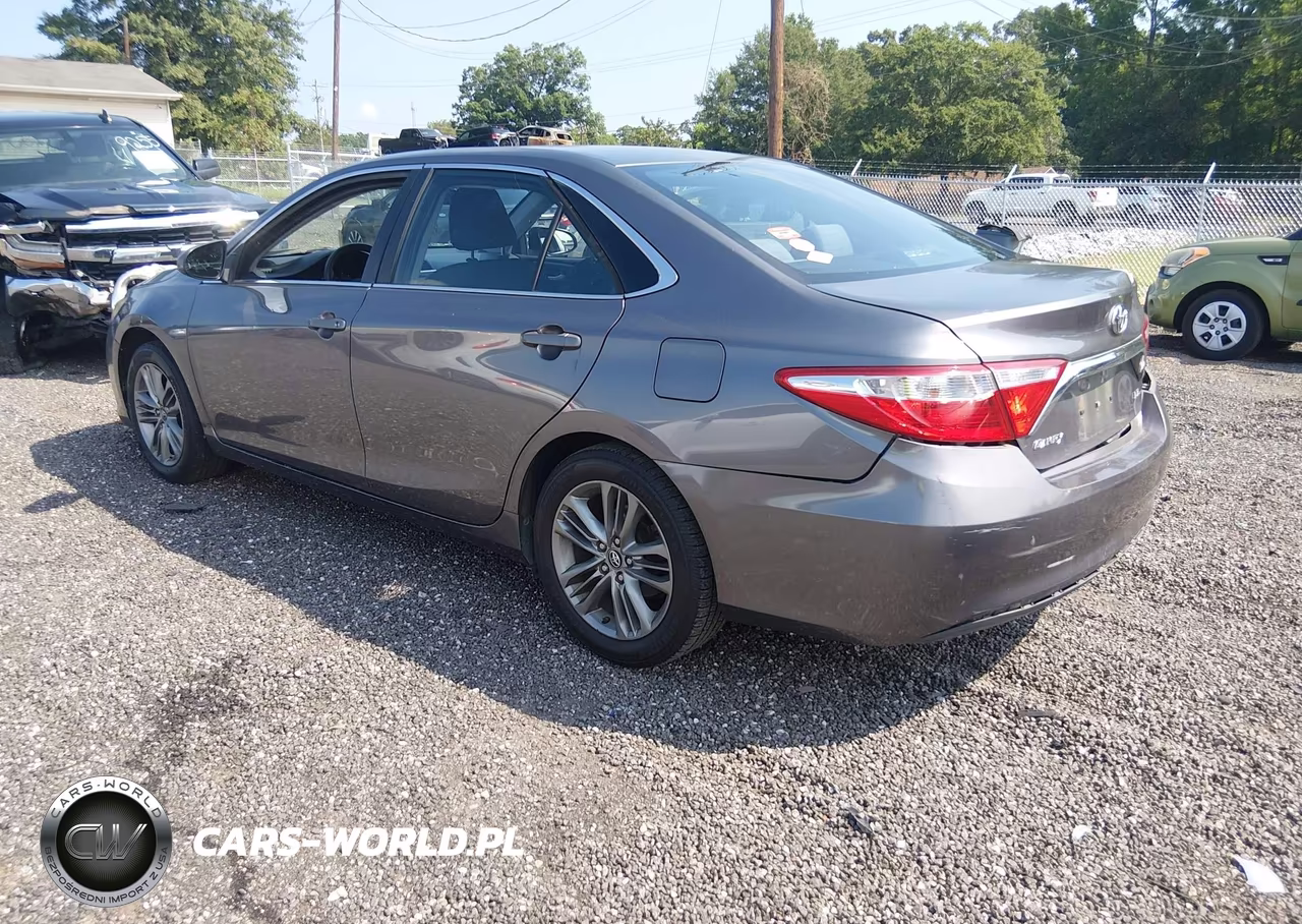 2015 Toyota Camry Le VIN:4T1BF1FK8FU988972 - 3