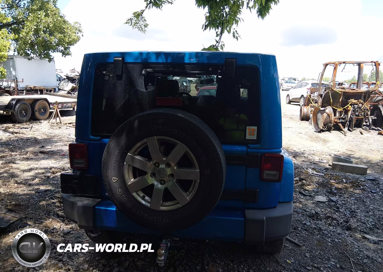 2016 Jeep Wrangler Unlimited Sahara VIN:1C4BJWEG9GL310543 - 16