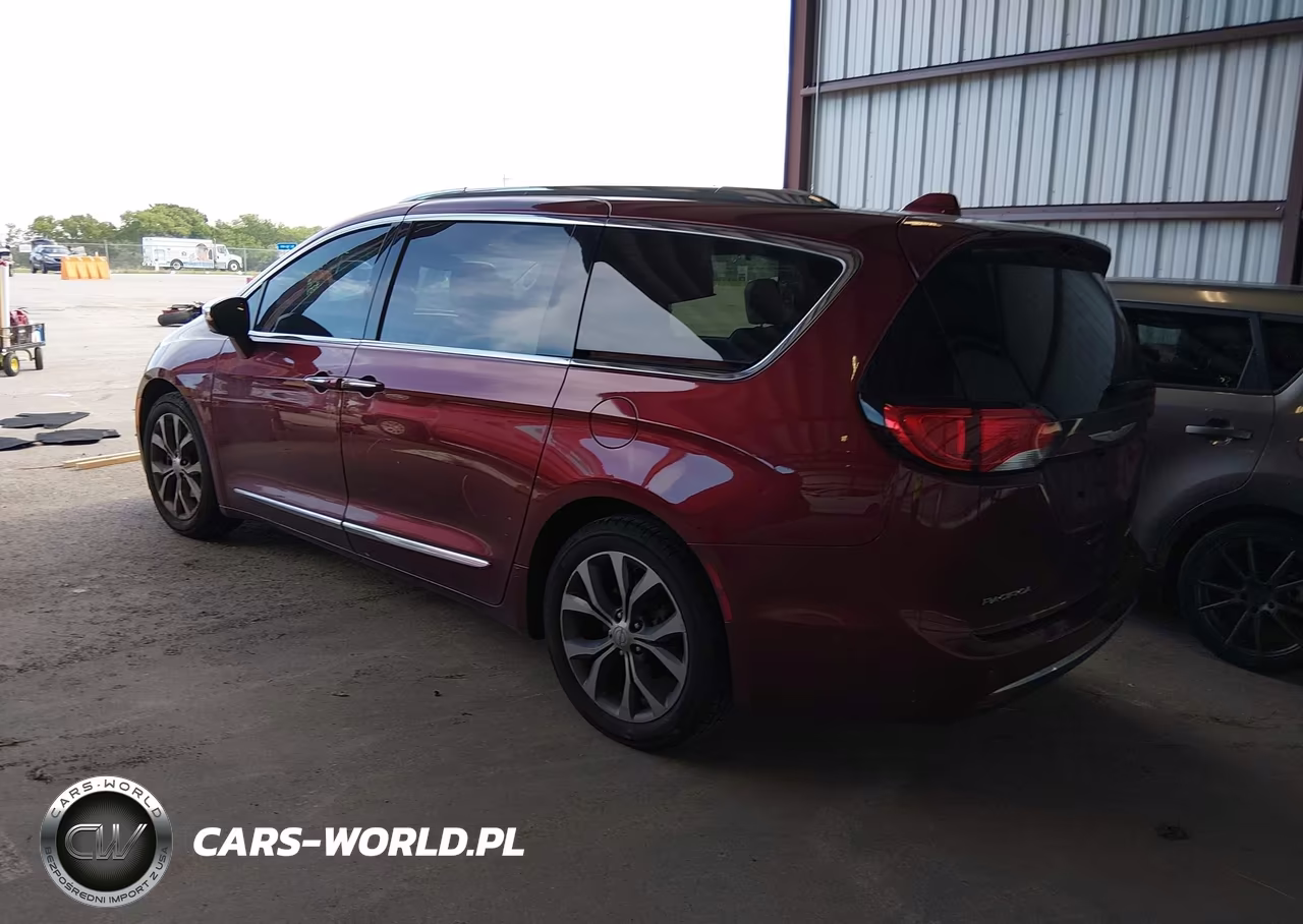 2017 Chrysler Pacifica Limited VIN:2C4RC1GG7HR545153 - 3
