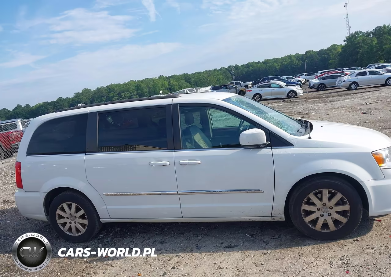 2016 Chrysler Town & Country Touring VIN:2C4RC1BG8GR298313 - 13