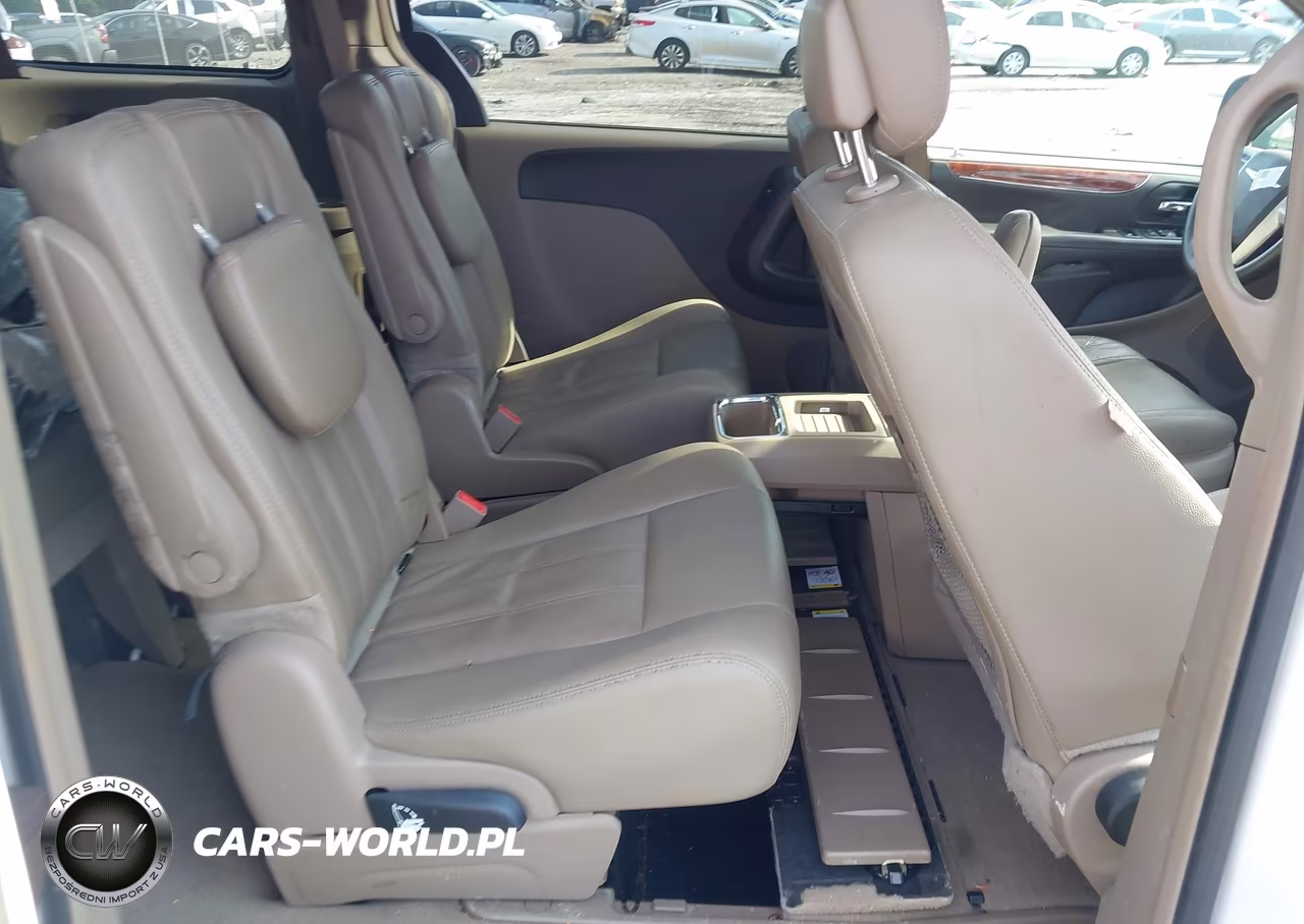 2016 Chrysler Town & Country Touring VIN:2C4RC1BG8GR298313 - 8