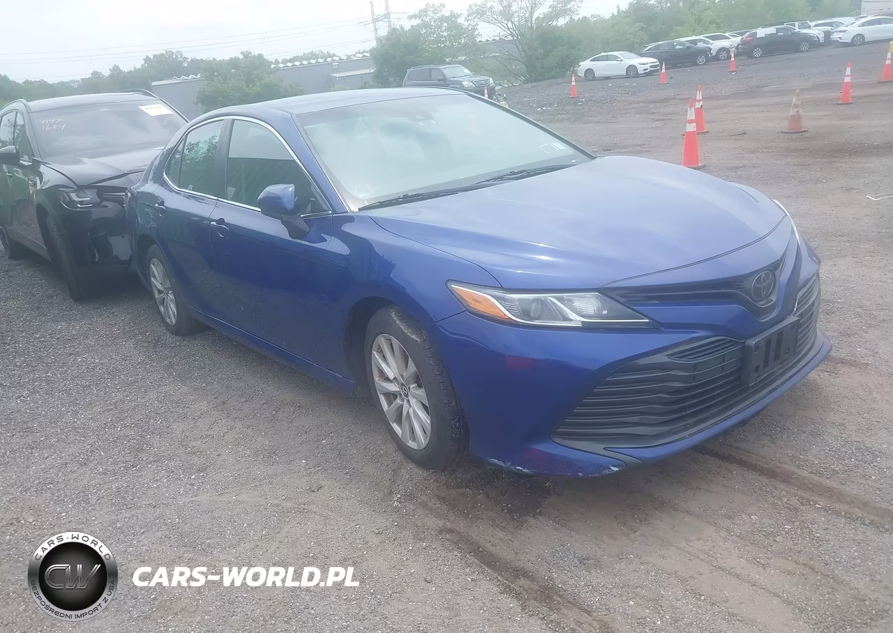 2018 Toyota Camry Le – zdjęcie 1 z 16