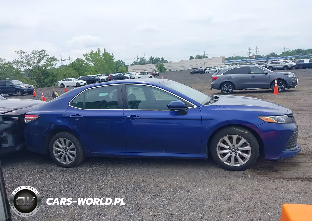 2018 Toyota Camry Le VIN:4T1B11HK8JU604712 - 13