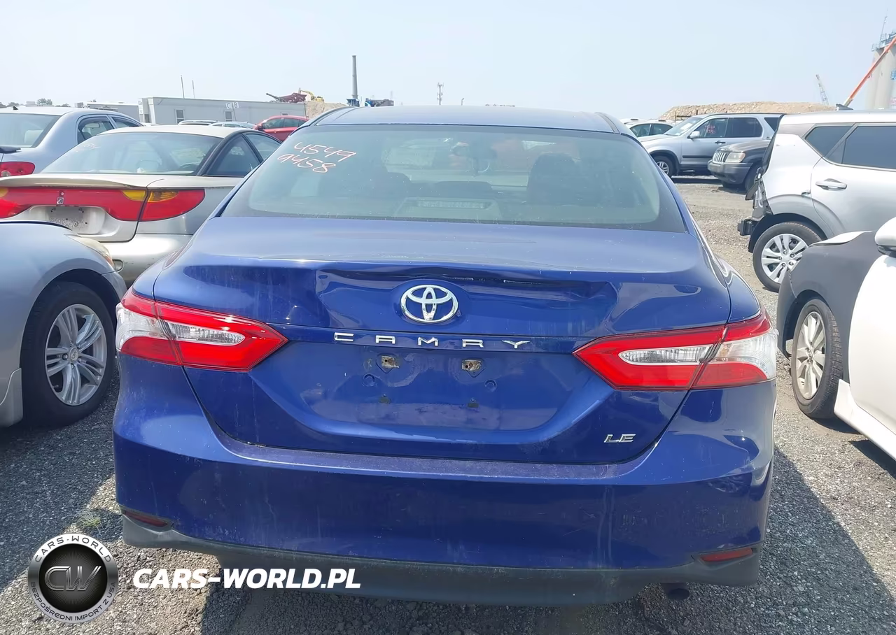 2018 Toyota Camry Le VIN:4T1B11HK8JU604712 - 16