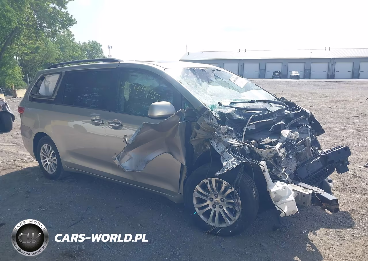 2015 Toyota Sienna Xle 8 Passenger