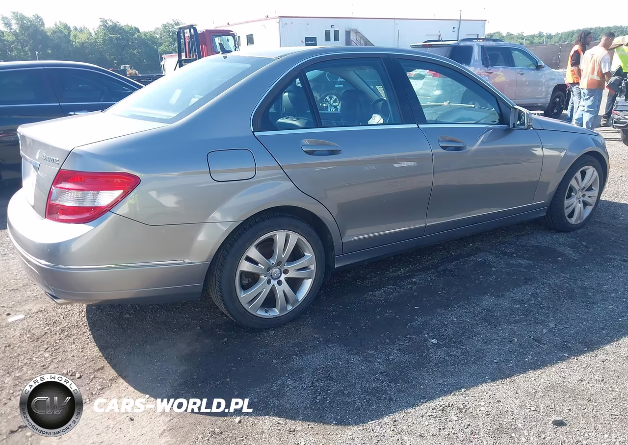 2011 Mercedes-Benz C 300 VIN:WDDGF8BB9BR159534 - 4