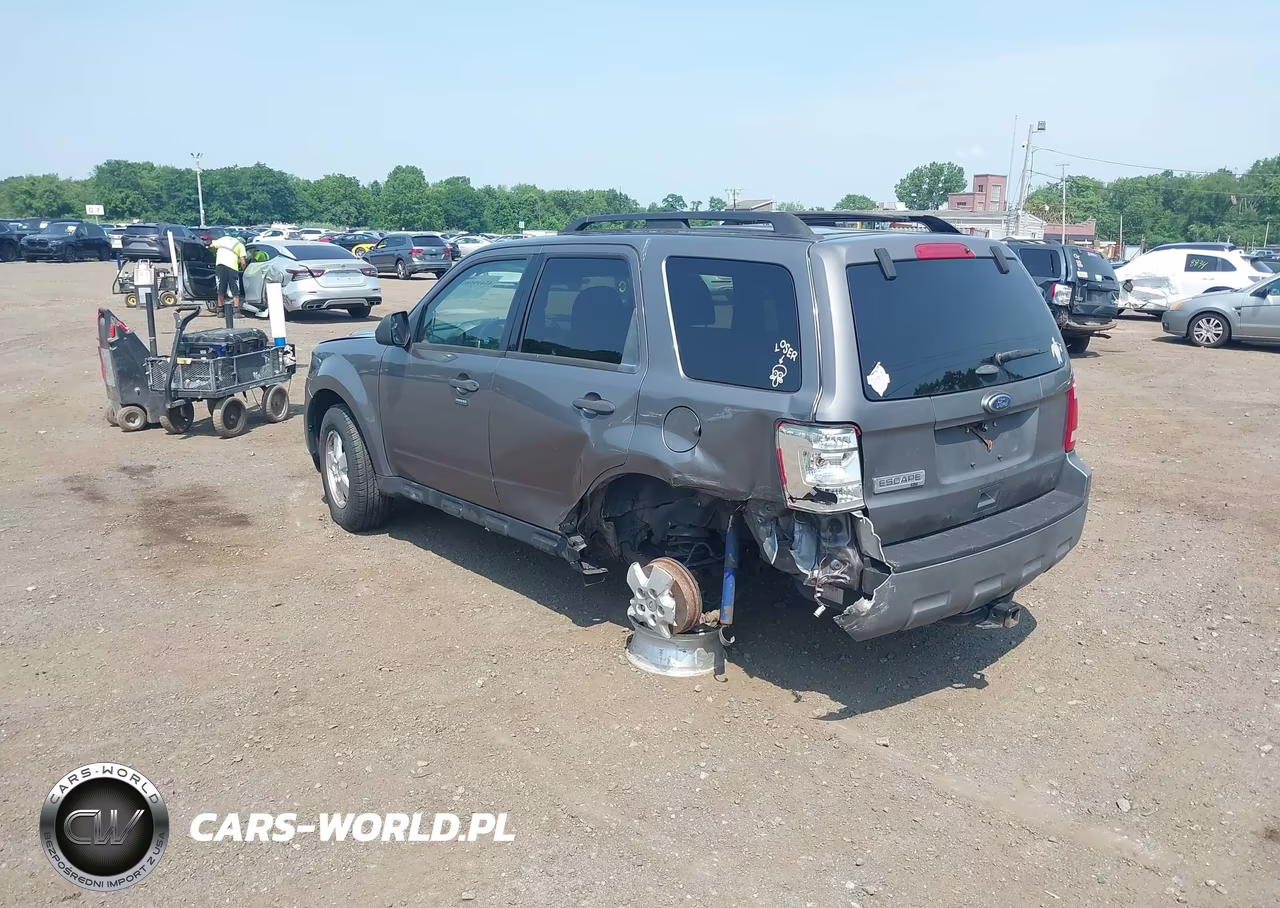 2011 Ford Escape Xlt VIN:1FMCU0D74BKA79880 - 3