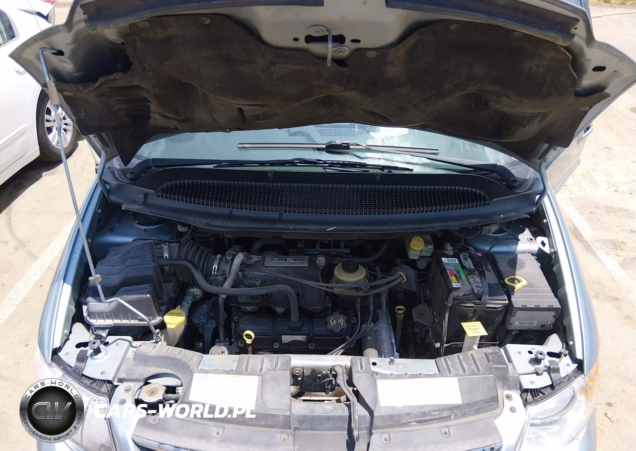 2005 Chrysler Town & Country Touring VIN:2C4GP54L45R499152 - 10