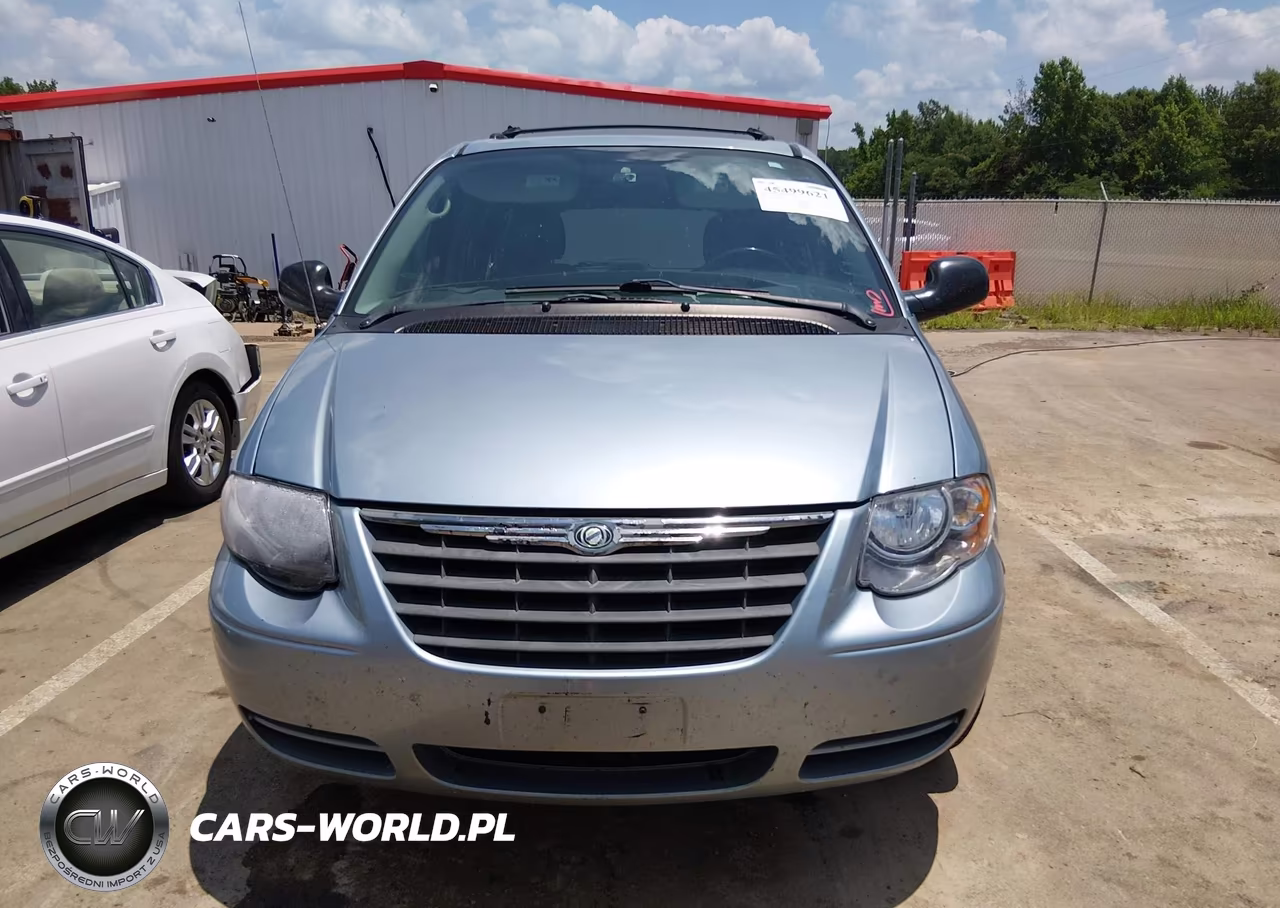 2005 Chrysler Town & Country Touring VIN:2C4GP54L45R499152 - 13