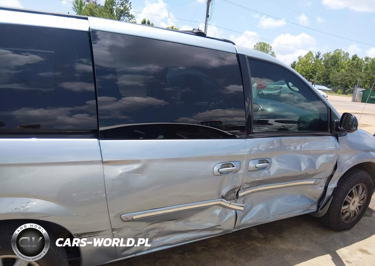 2005 Chrysler Town & Country Touring VIN:2C4GP54L45R499152 - 14