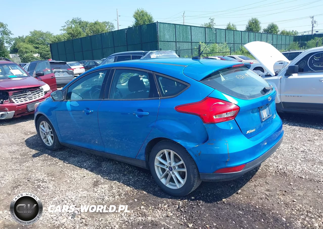 2015 Ford Focus Se VIN:1FADP3K23FL288316 - 3