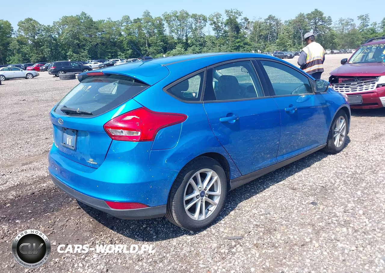 2015 Ford Focus Se VIN:1FADP3K23FL288316 - 4