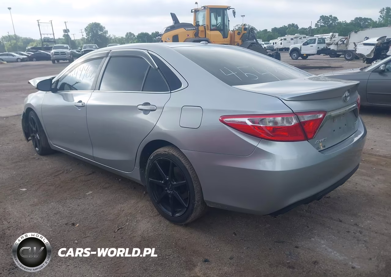 2015 Toyota Camry Se VIN:4T1BF1FK3FU480618 - 3