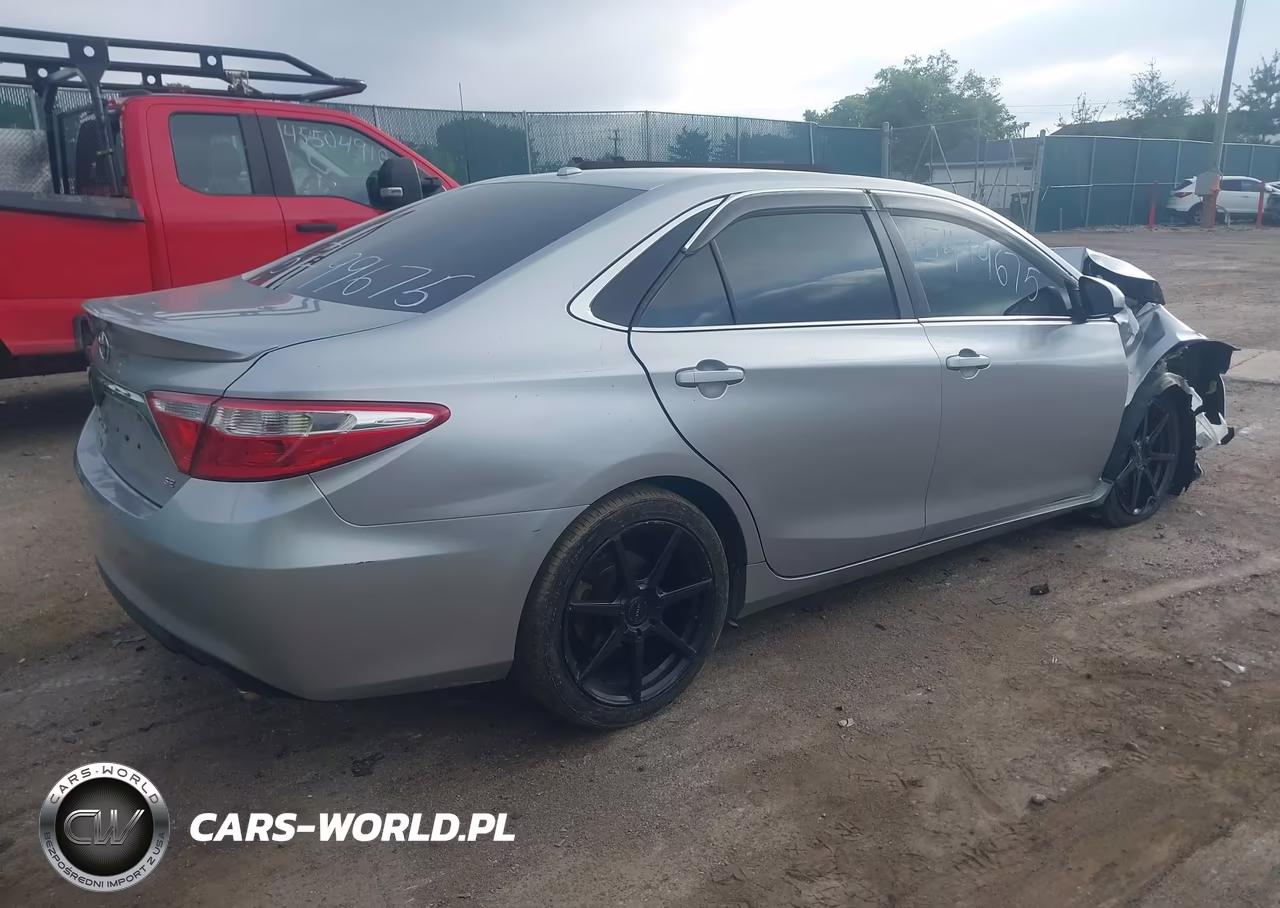 2015 Toyota Camry Se VIN:4T1BF1FK3FU480618 - 4