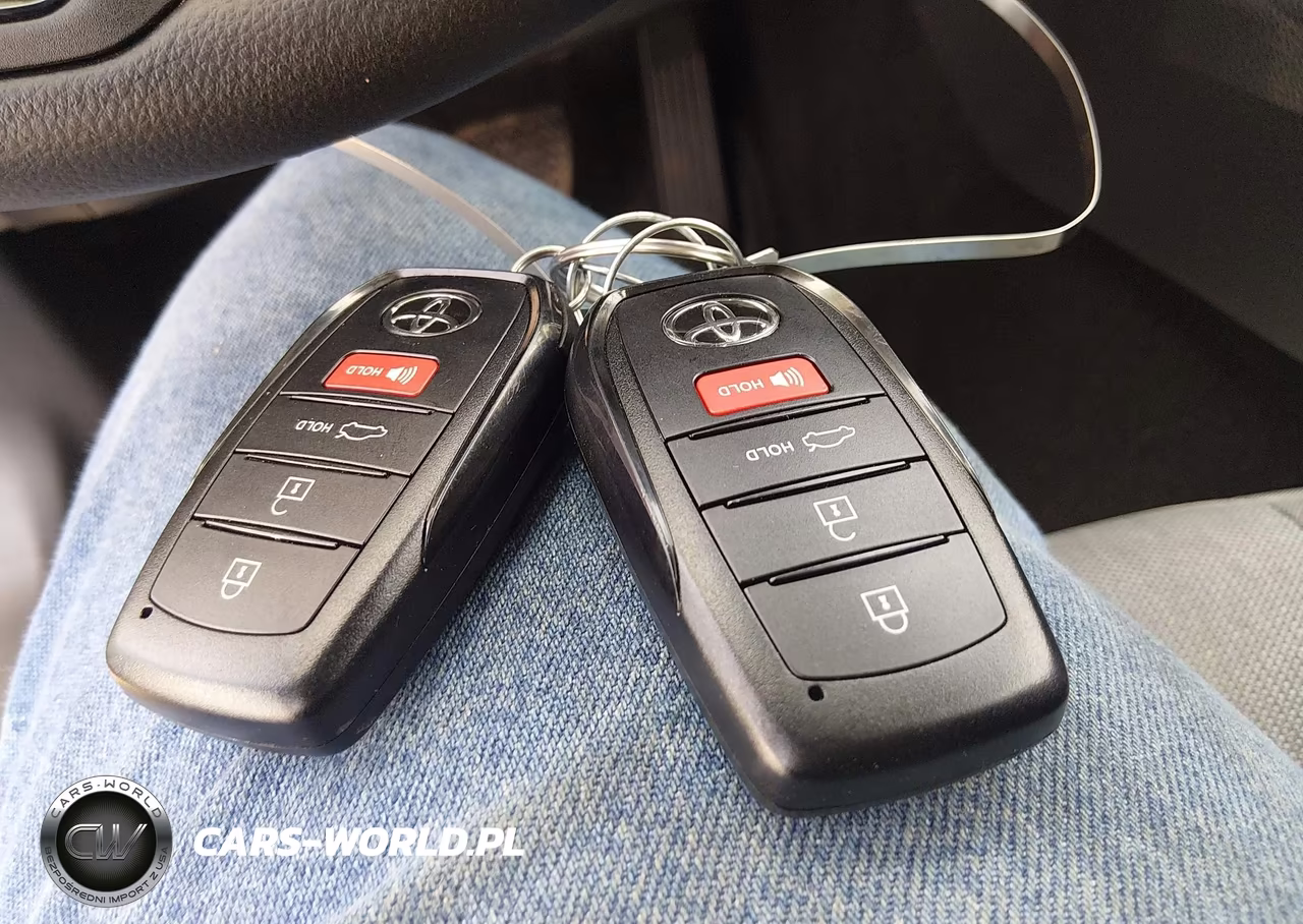 2026 Toyota Camry Le VIN:4T1DBADKXTU058512 - 11