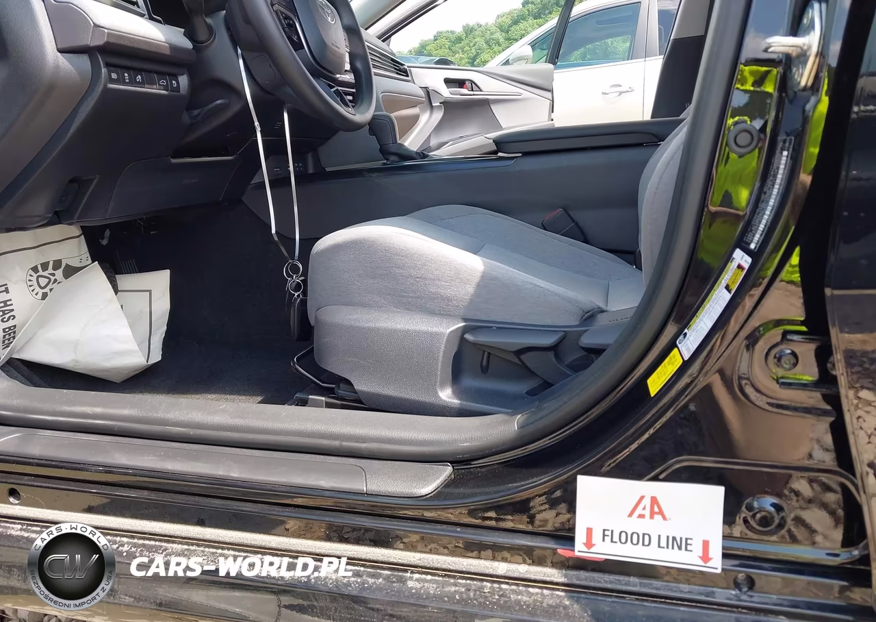 2026 Toyota Camry Le VIN:4T1DBADKXTU058512 - 19