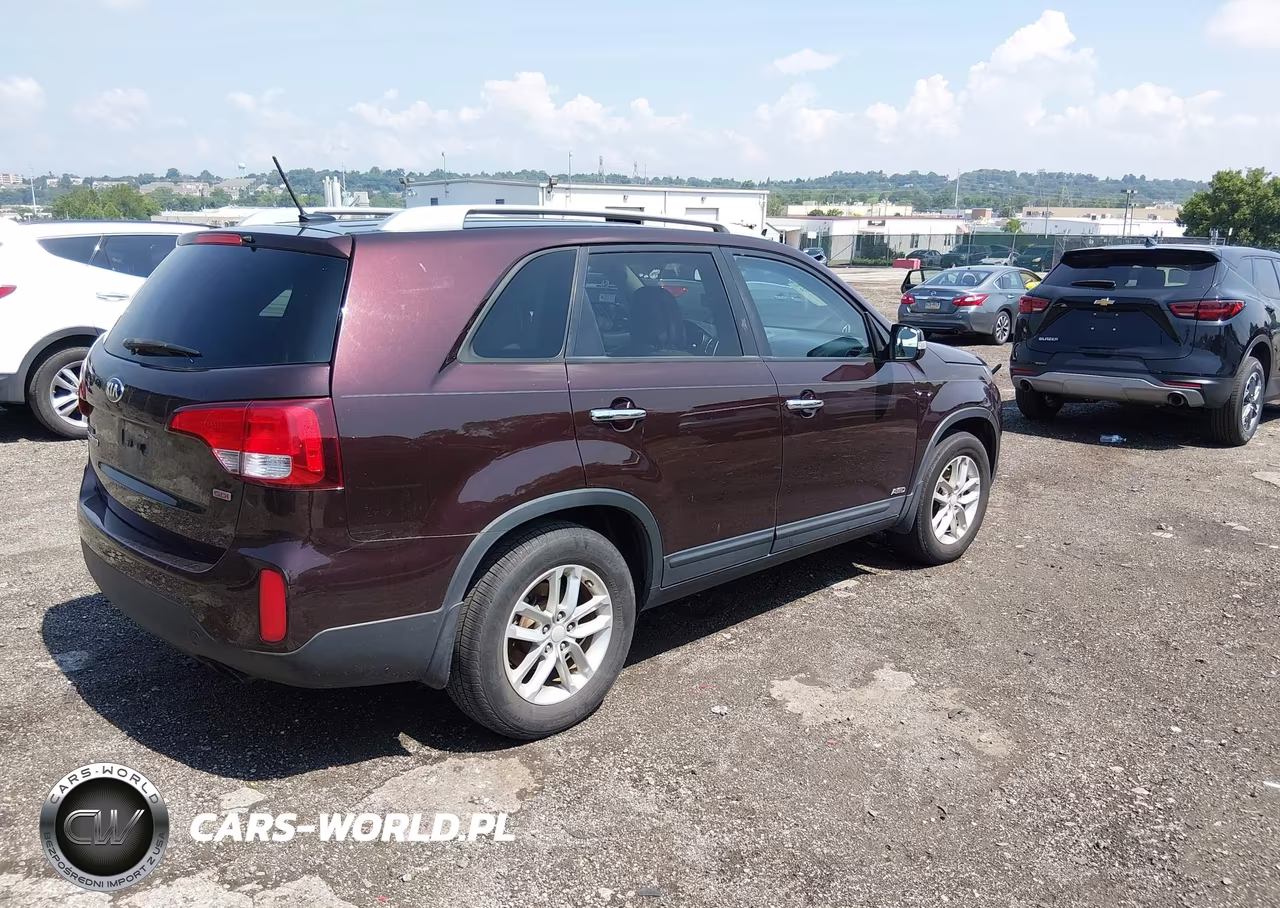2015 Kia Sorento Lx VIN:5XYKTCA66FG638759 - 4