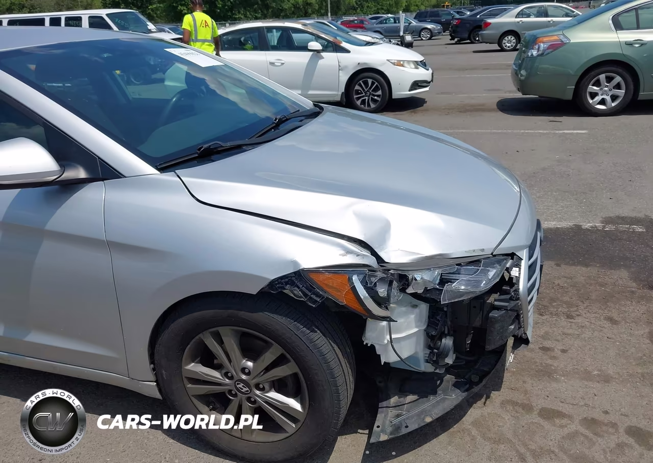 2018 Hyundai Elantra Sel VIN:5NPD84LF2JH337422 - 17