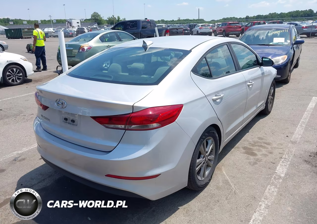 2018 Hyundai Elantra Sel VIN:5NPD84LF2JH337422 - 4