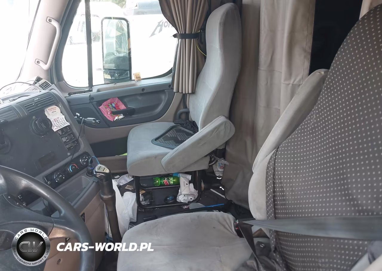 2013 Freightliner Cascadia 125 VIN:3AKJGLDR6DSFD2993 - 7