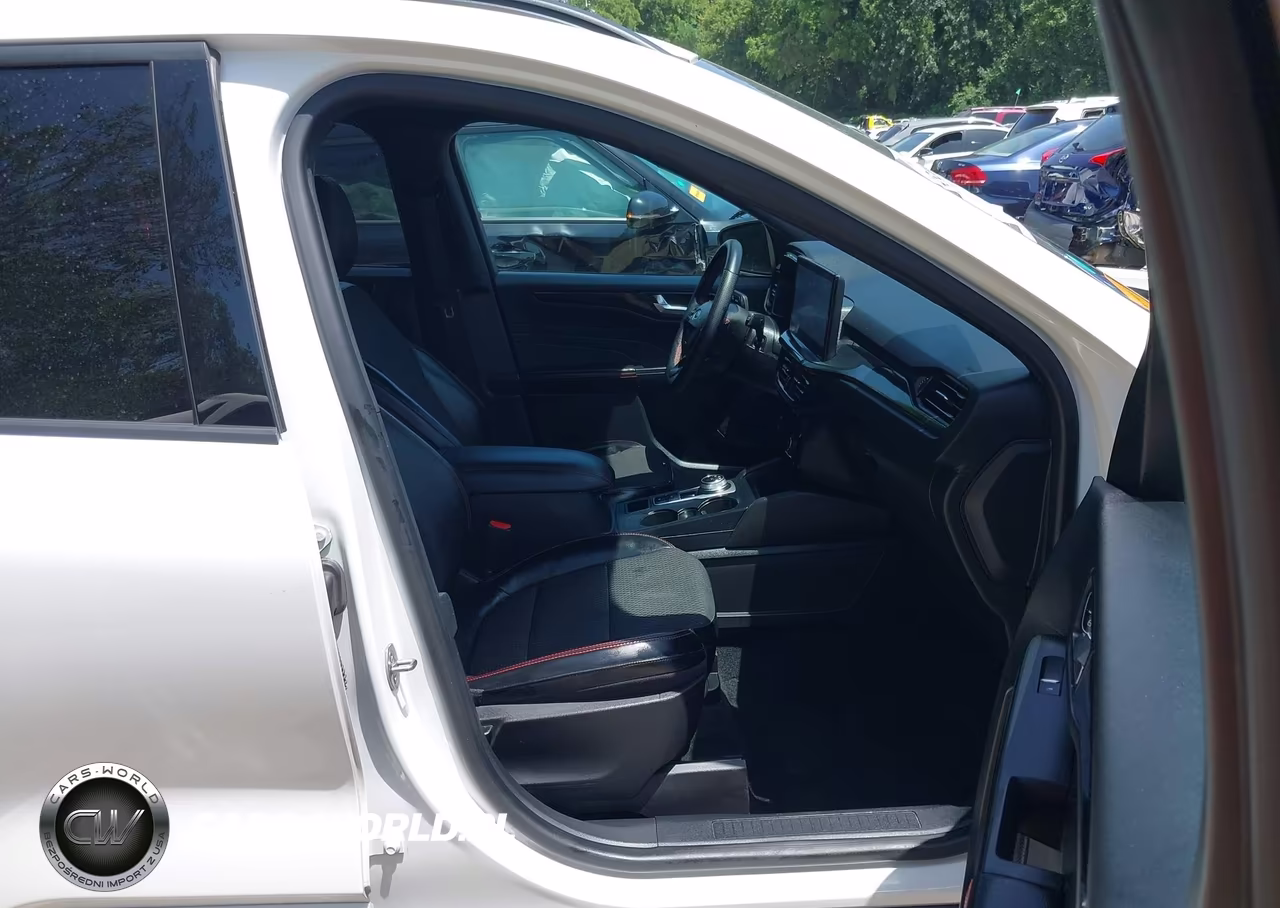 2023 Ford Escape St-Line VIN:1FMCU0MN4PUA04042 - 5