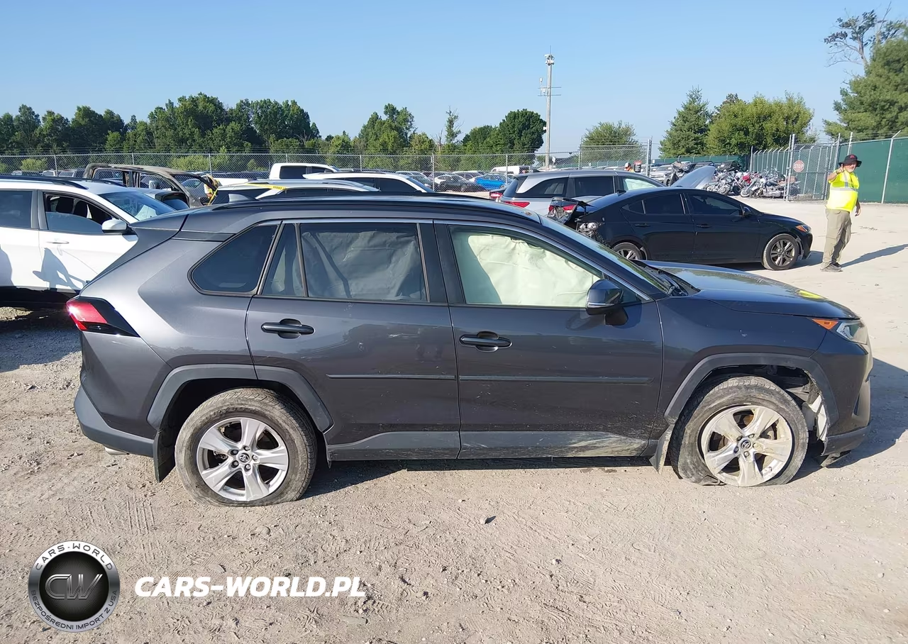 2020 Toyota Rav4 Xle VIN:JTMP1RFV5LJ030581 - 13