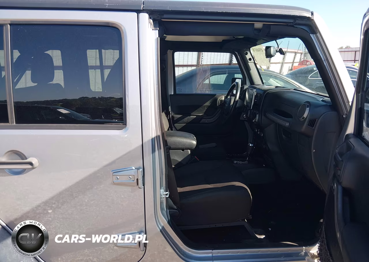 2016 Jeep Wrangler Unlimited Sport VIN:1C4BJWDGXGL297724 - 5