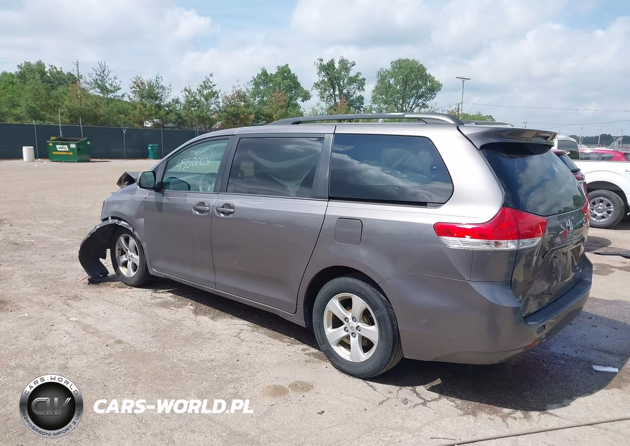 2014 Toyota Sienna Le V6 8 Passenger VIN:5TDKK3DC0ES426509 - 3