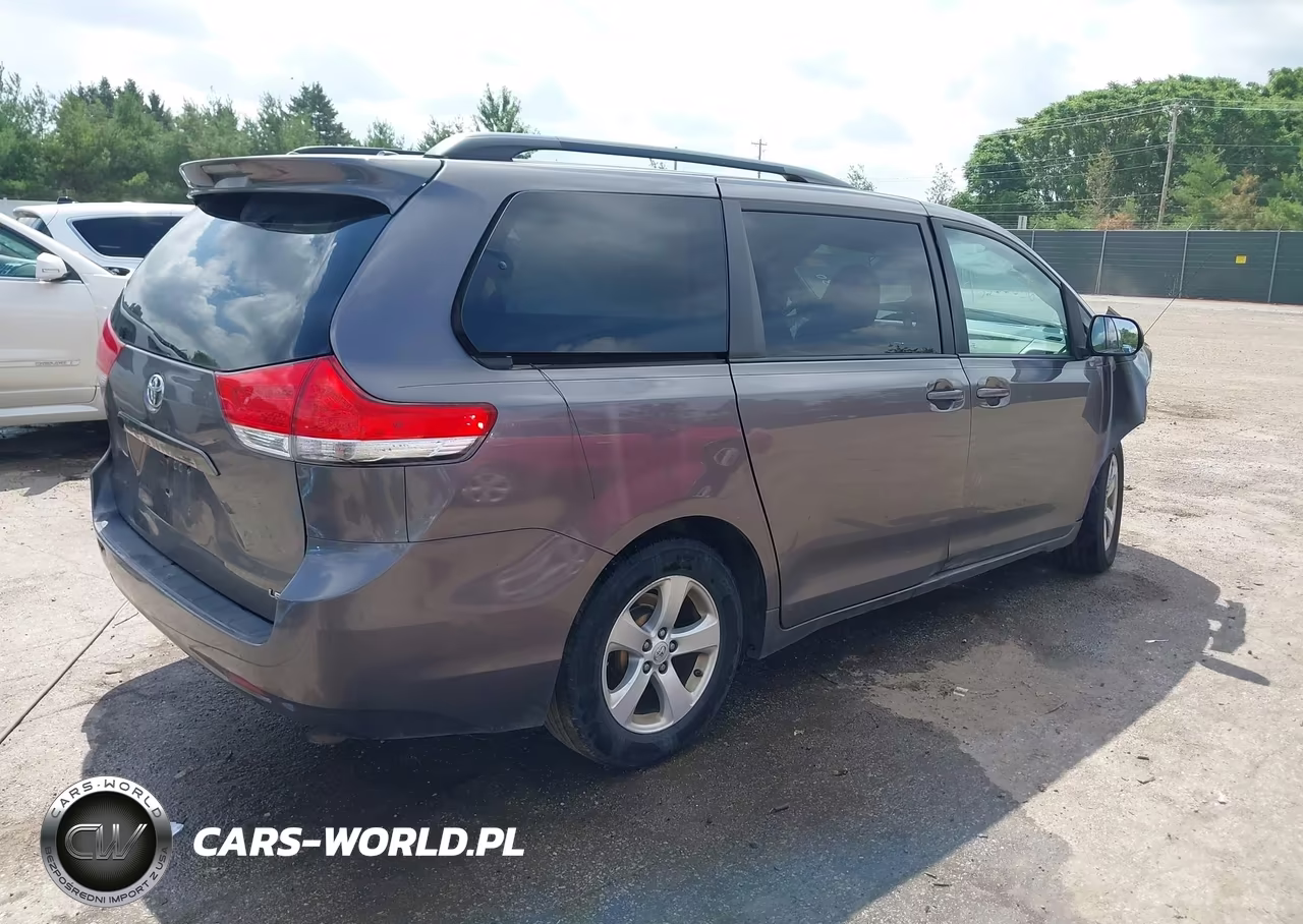 2014 Toyota Sienna Le V6 8 Passenger VIN:5TDKK3DC0ES426509 - 4
