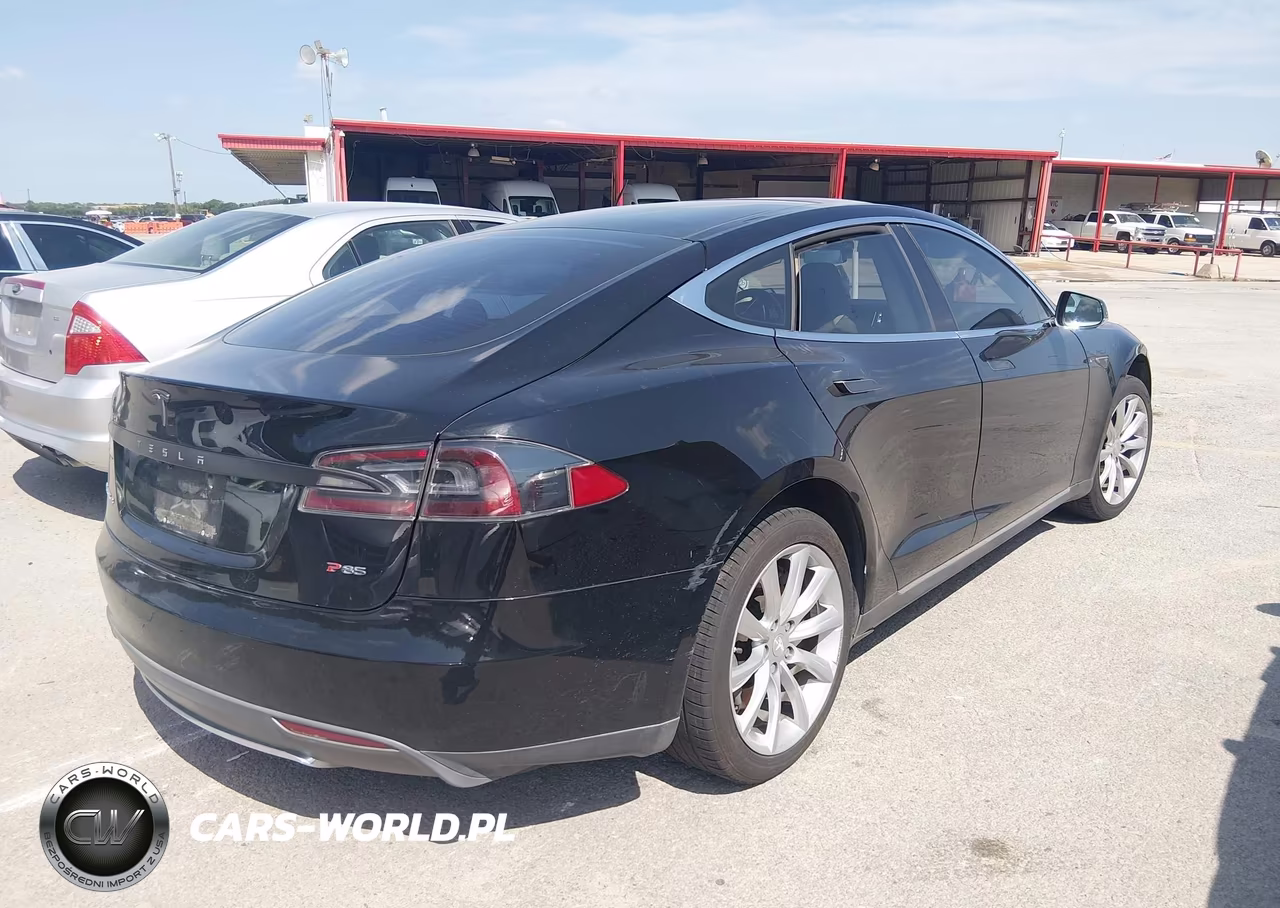 2013 Tesla Model S Performance VIN:5YJSA1DP8DFP07633 - 4