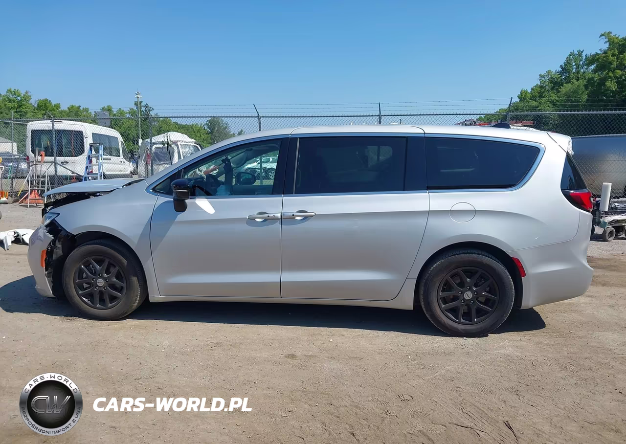2024 Chrysler Pacifica Touring L VIN:2C4RC1BG5RR125349 - 15