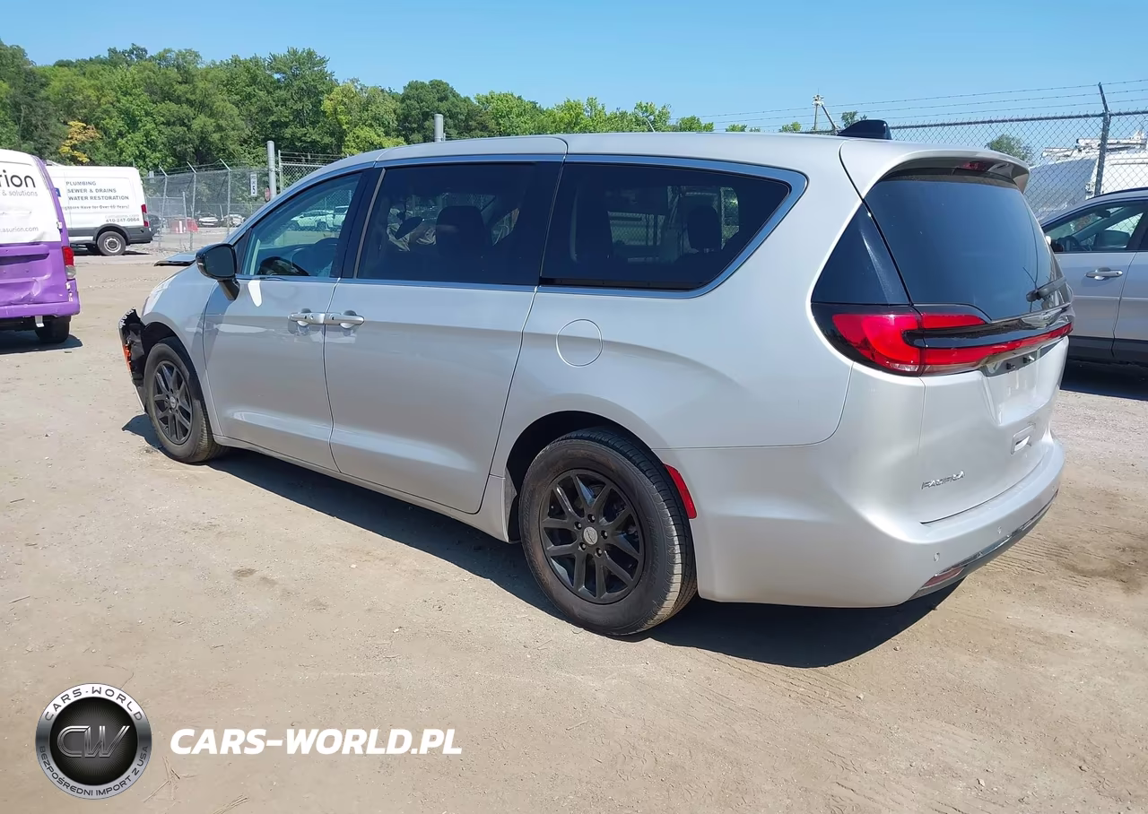 2024 Chrysler Pacifica Touring L VIN:2C4RC1BG5RR125349 - 3