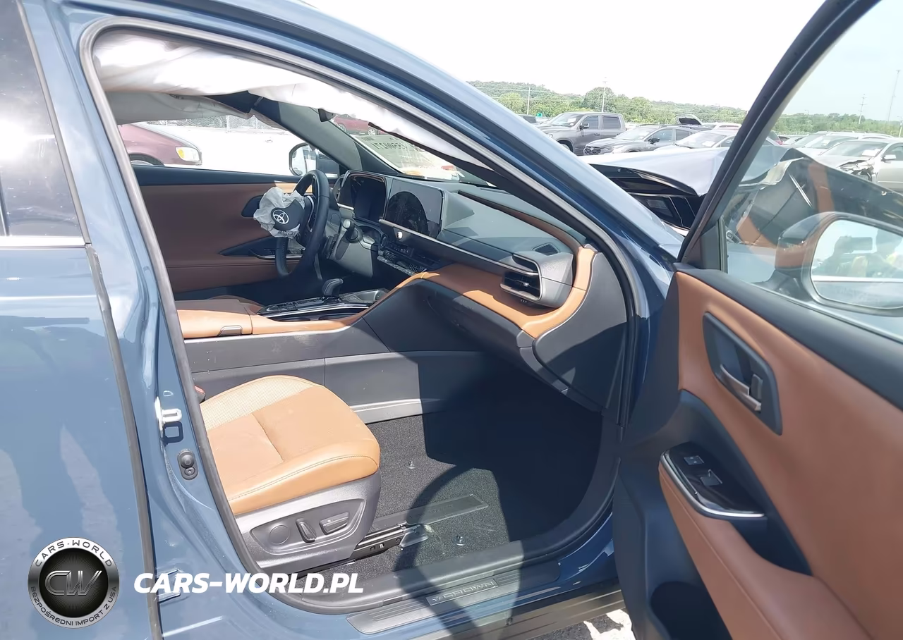 2025 Toyota Crown Signia Xle VIN:JTDACAAJ9S3022167 - 5