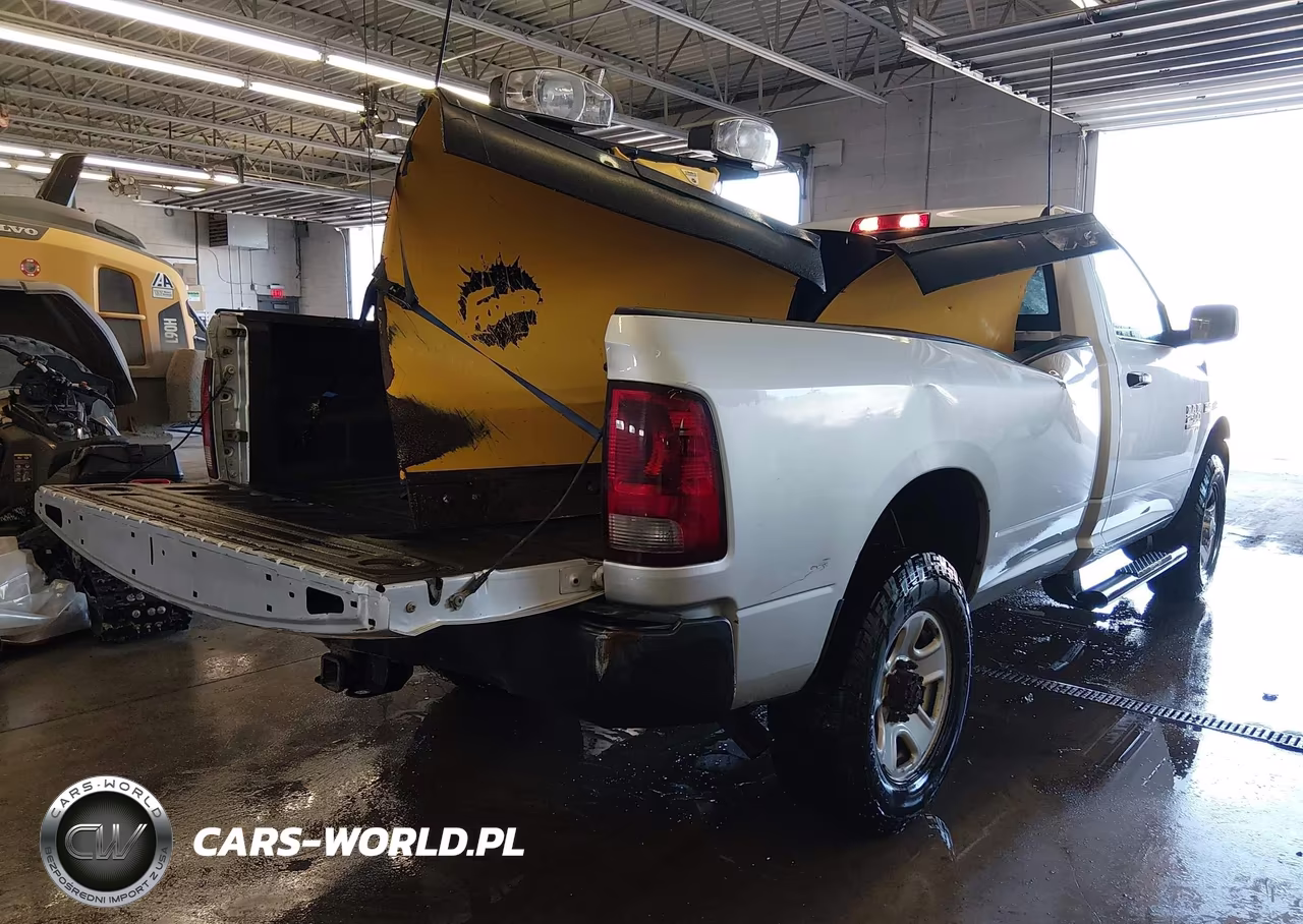 2018 Ram 2500 VIN:3C6LR5AT1JG363596 - 4