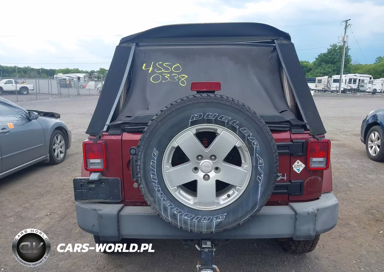 2007 Jeep Wrangler Unlimited Sahara VIN:1J4GA59117L157902 - 16